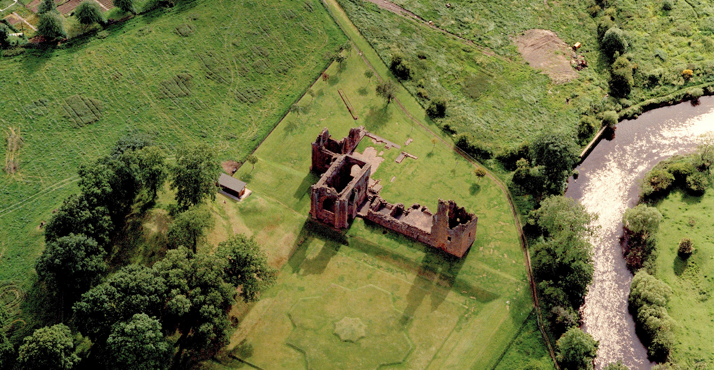 Oblique aerial view centred on Lincluden College